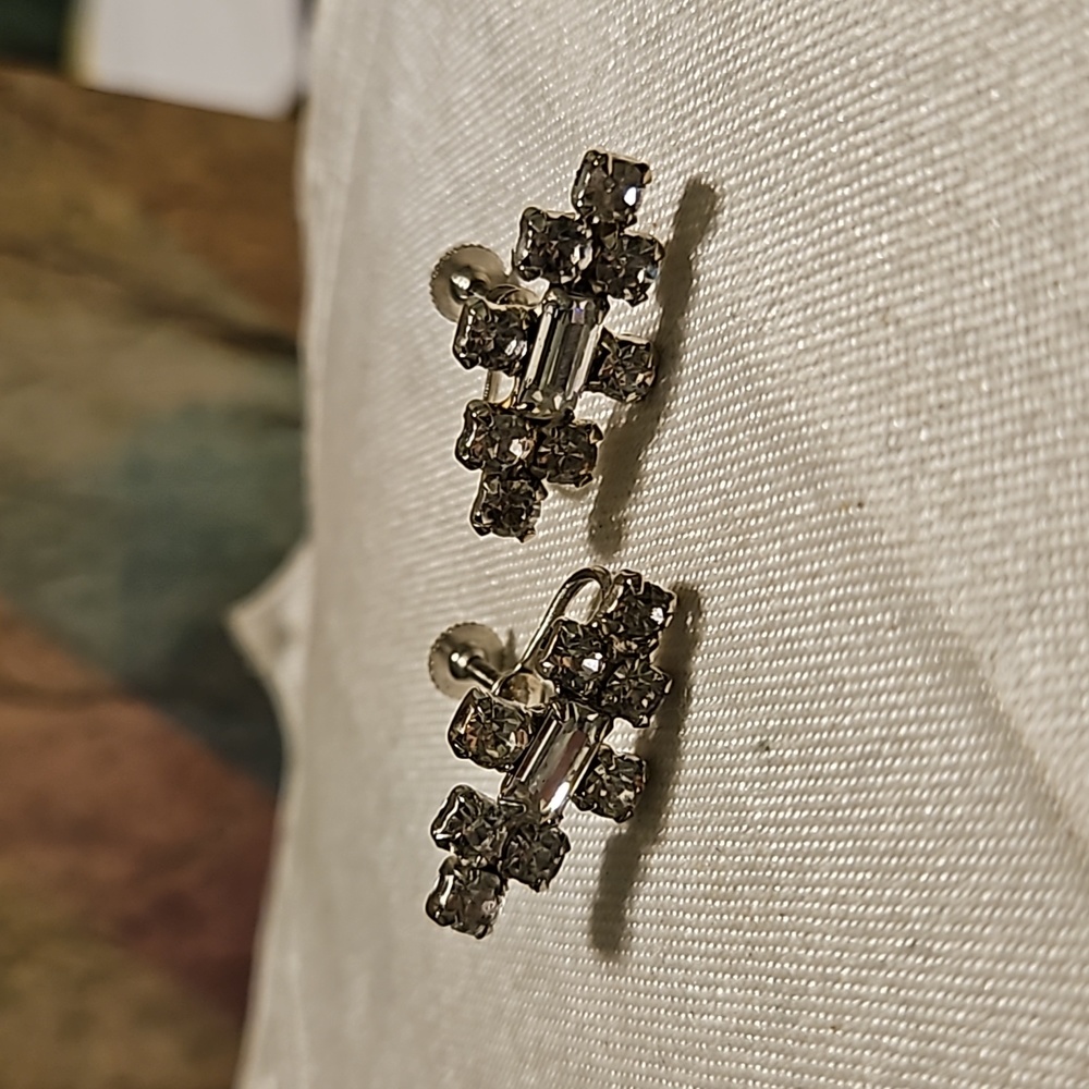 White Metal Clear Rhinestone Screw Back Earrings - Picture 1 of 5